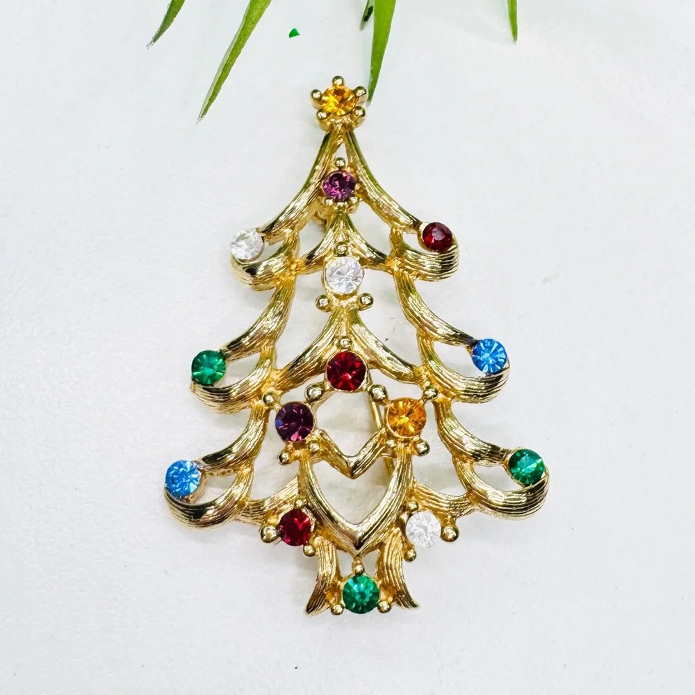 Vintage 80s Monet Openwork Multicolor Rhinestone Gold Tone Christmas Tree Brooch